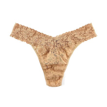 Cargar imagen en el visor de la galería, HANKY PANKY - LACE ORIGINAL RISE THONG  4811 ONE SIZE