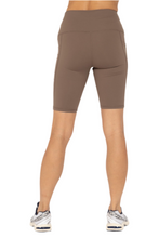 Cargar imagen en el visor de la galería, FREE MB TAPERED BAND ESSENTIAL BIKER SHORT JAVA