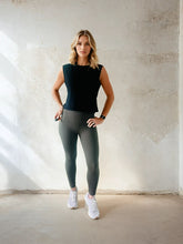 Cargar imagen en el visor de la galería, KINEMA TANK TOP AMATISTA