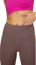 Cargar imagen en el visor de la galería, FREE MB JACQUARD RIBBED LEGGING DEEP TAUPE