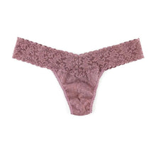 Cargar imagen en el visor de la galería, HANKY PANKY - LACE LOW RISE THONG 4911