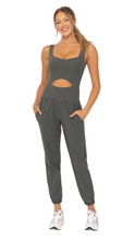 Cargar imagen en el visor de la galería, FREE MB KEYHOLE CUT OUT ACTIVE JUMPSUIT URBAN GREY