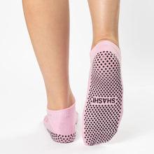 Cargar imagen en el visor de la galería, Shashi Classic Mesh Non-Slip Sock Love