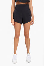 Cargar imagen en el visor de la galería, FREE MB HIGHWAIST ATHLEISURE SPLIT SHORT BLACK