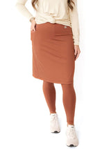 Cargar imagen en el visor de la galería, SNOGA ANKLE FIT SKIRT LEGGING 22” CHUTNEY