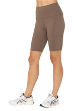 Cargar imagen en el visor de la galería, FREE MB TAPERED BAND ESSENTIAL BIKER SHORT JAVA