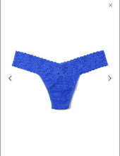 Cargar imagen en el visor de la galería, HANKY PANKY - LACE LOW RISE THONG 4911
