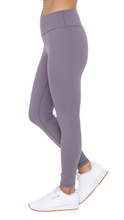 Cargar imagen en el visor de la galería, FREE MB LYCRA-BLEND SWEETHEART BACK LEGGINGS