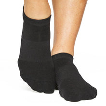 Cargar imagen en el visor de la galería, Pointe Studio Union Full Foot Grip Socks Black