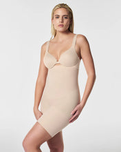 Cargar imagen en el visor de la galería, SPANX SCULP SEAMLESS POWER HIGH WAIST MID-THIGH SHORT 10398