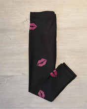 Cargar imagen en el visor de la galería, KINEMA NIÑAS LEGGING  BLACK/DARK PINK KISSES