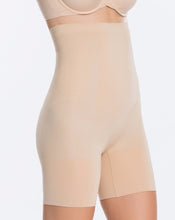 Cargar imagen en el visor de la galería, SPANX-OnCore High-Waisted Mid-Thigh High Waist Short SS1915